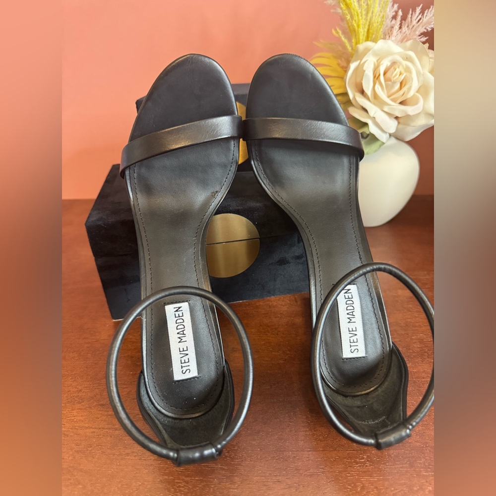 Steve Madden Black Heeled Shoes Elegant Design